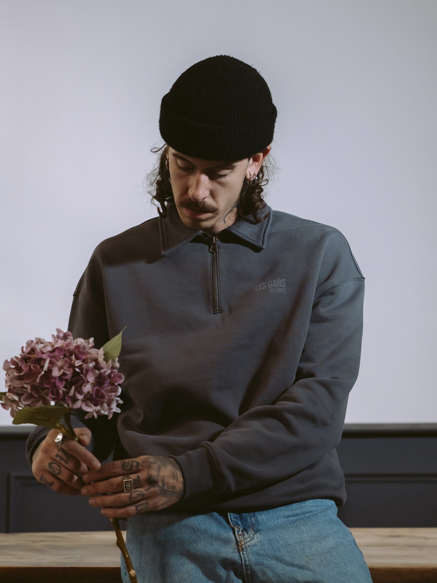 L'HÉRITAGE HALF ZIP - CHARCOAL